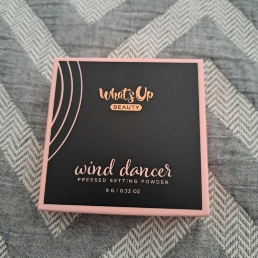 Whats Up Beauty Wind Dancer Pressed Setting Powder in Medium